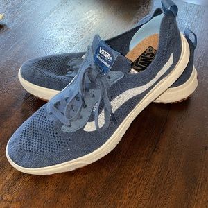 Vans Ultrarange shoes. Blue/white. Mens size 12.